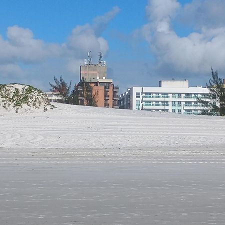 Apartamento charmoso em frente a praia em Cabo Frio Exterior foto