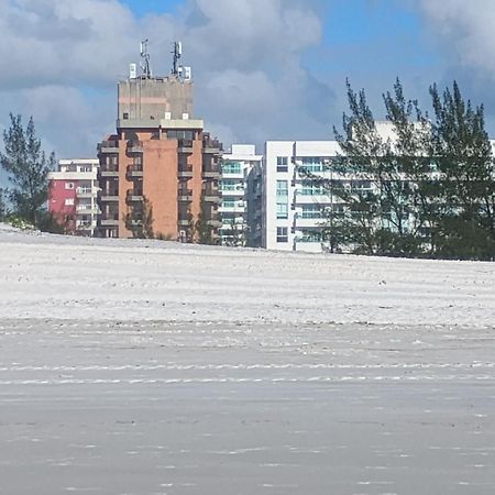 Apartamento charmoso em frente a praia em Cabo Frio Exterior foto