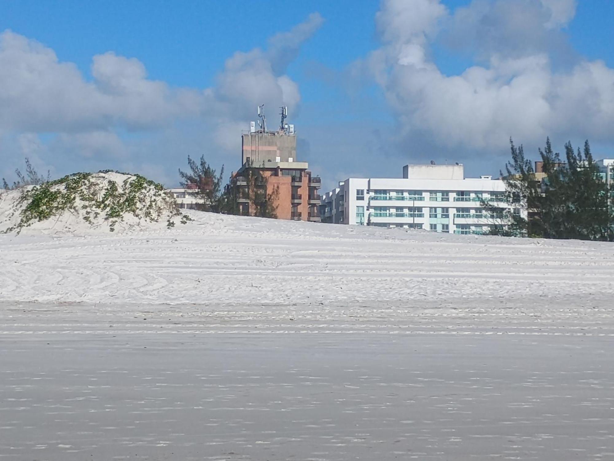 Apartamento charmoso em frente a praia em Cabo Frio Exterior foto