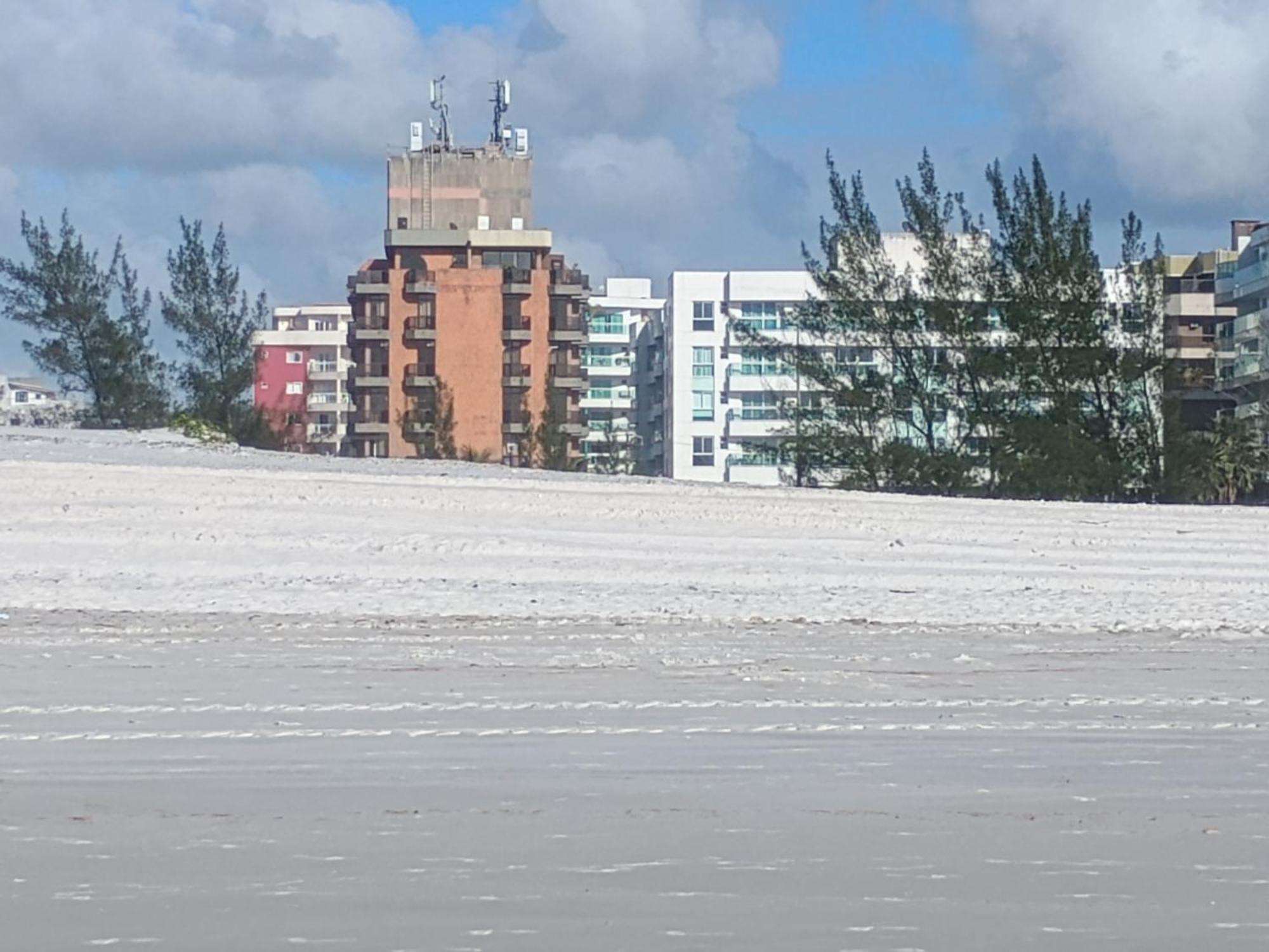 Apartamento charmoso em frente a praia em Cabo Frio Exterior foto